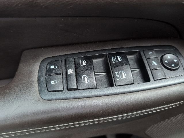 Used 2019 Jeep Grand Cherokee Overland AWD/4WD image 15