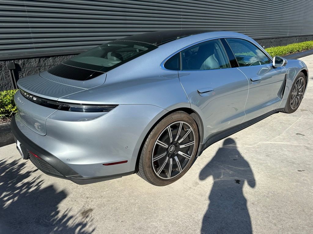 Used 2024 Porsche Taycan 4S image 9