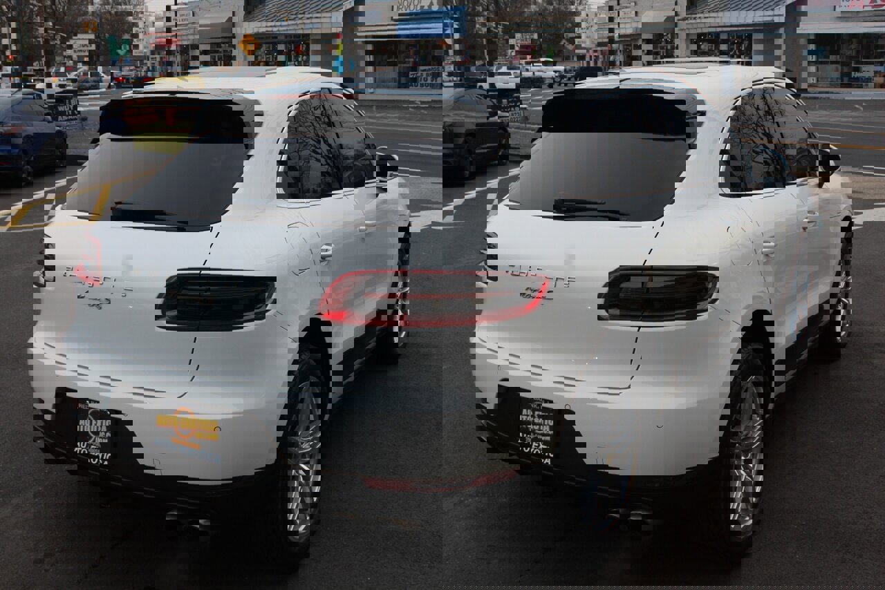 Used 2016 Porsche Macan S image 3