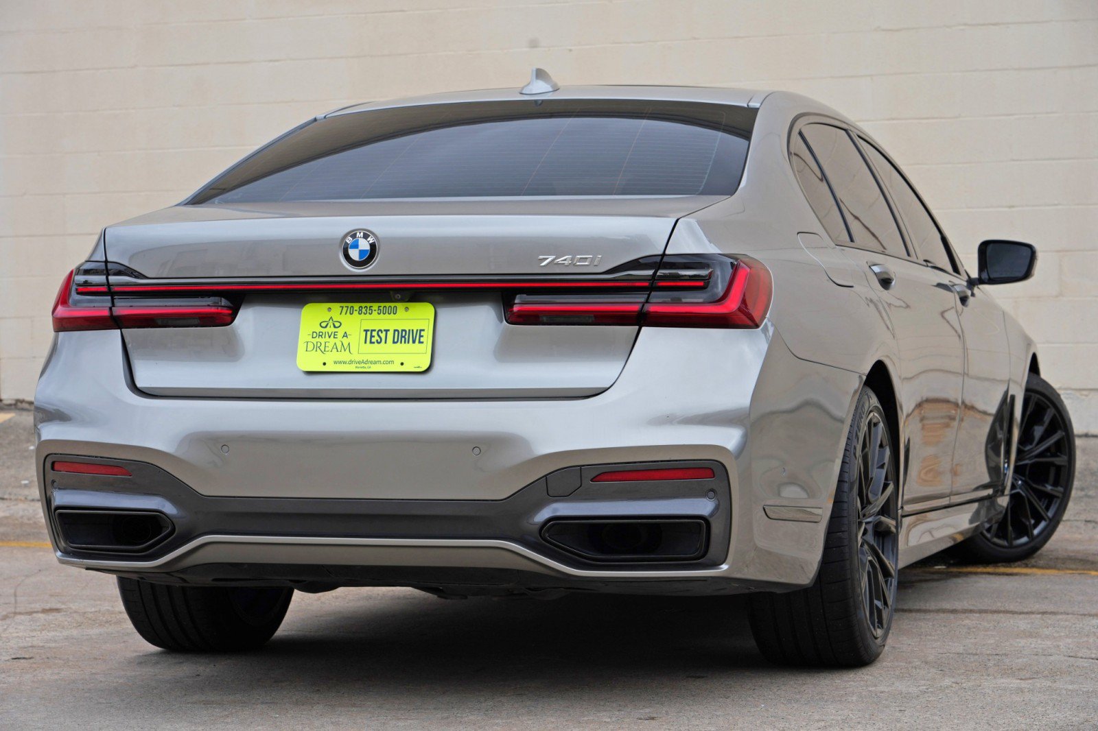 Used 2022 BMW 740i w/ M Sport Package RWD image 5