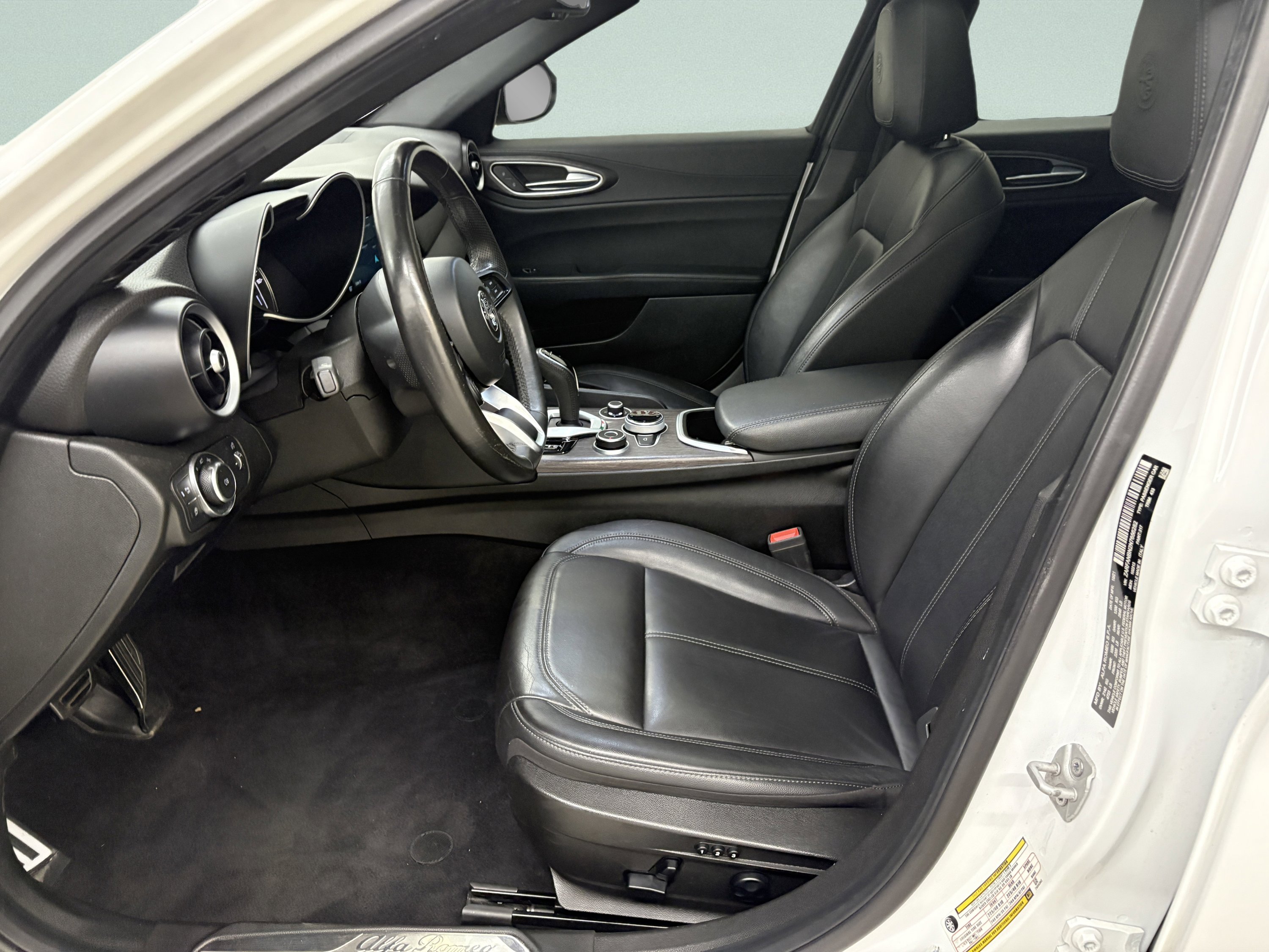 Used 2022 Alfa Romeo Giulia Ti image 8
