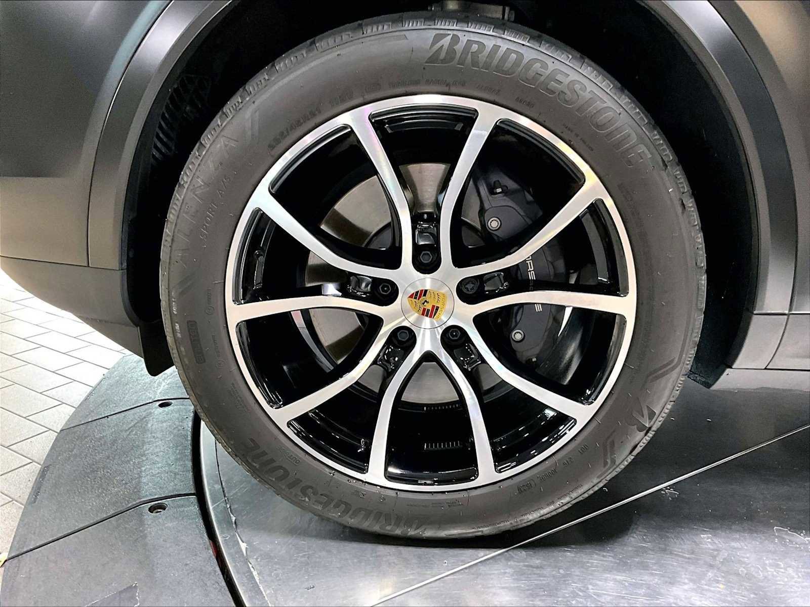 Used 2024 Porsche Cayenne image 14