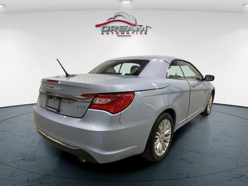 Used 2013 Chrysler 200 Limited FWD image 18