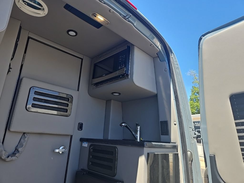 Used 2023 Mercedes-Benz Sprinter 3500 image 21