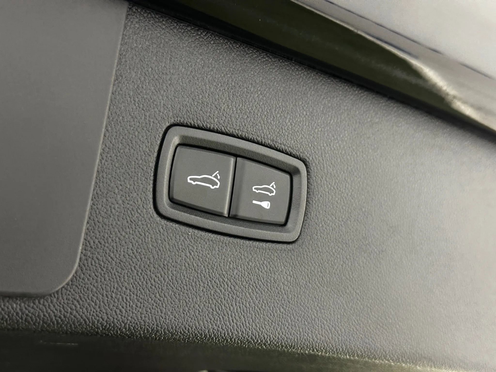 Used 2022 Porsche Cayenne Platinum Edition w/ Premium Package Plus image 20