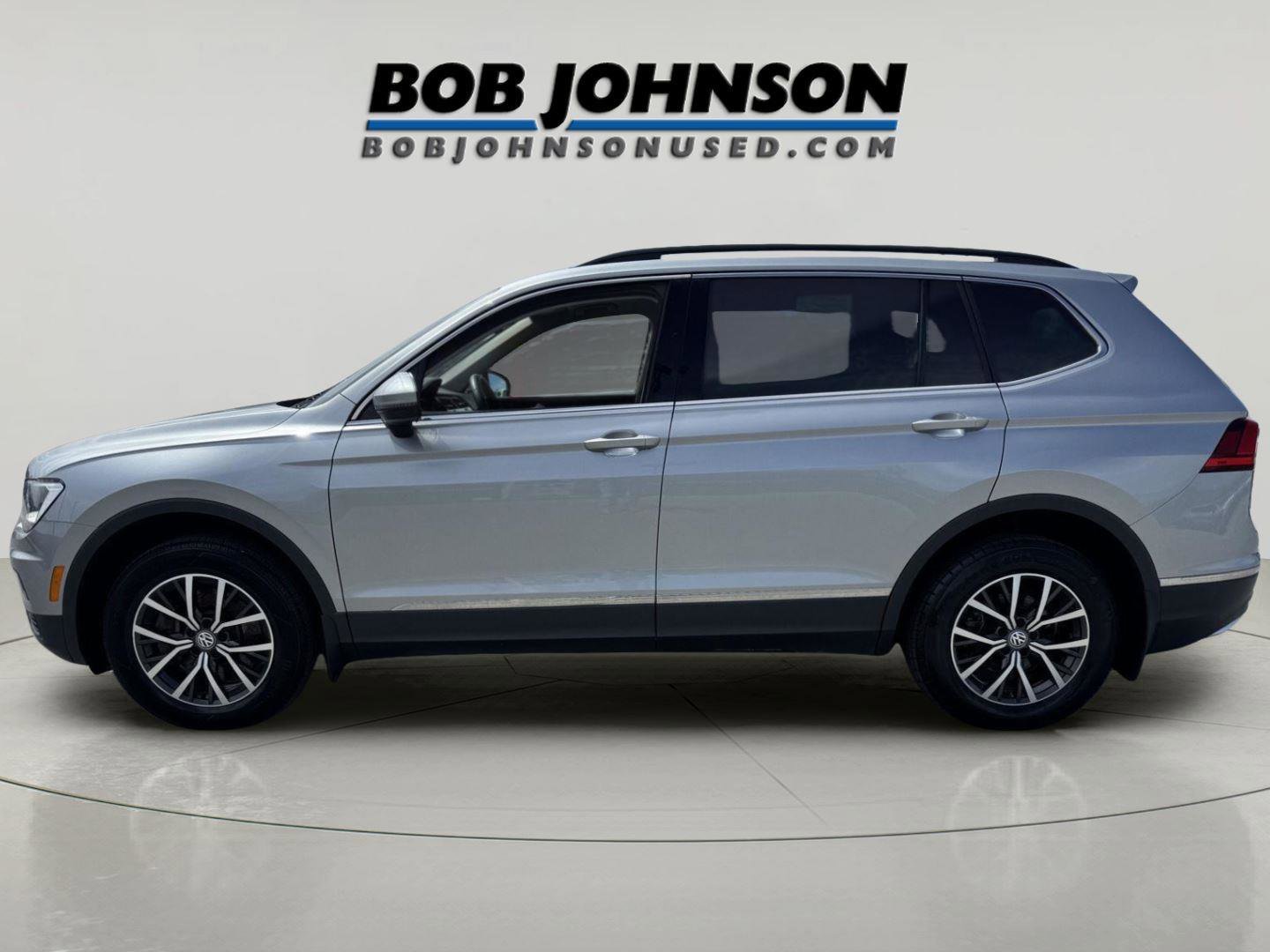 Used 2020 Volkswagen Tiguan SE w/ Panoramic Sunroof Package AWD/4WD image 6