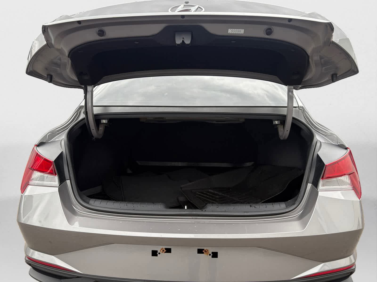 Used 2022 Hyundai Elantra SEL w/ Convenience Package FWD image 17