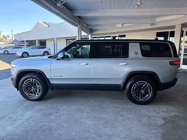 Used 2025 Rivian R1S Adventure Dual AWD/4WD image 7