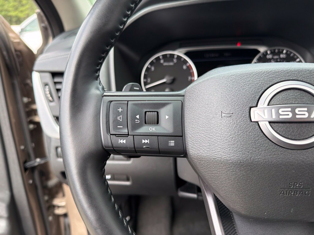 Used 2025 Nissan Rogue SV FWD image 16