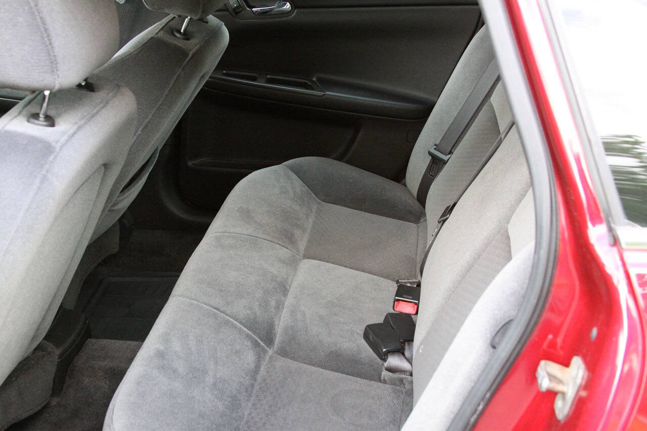 Used 2009 Chevrolet Impala LT FWD image 18