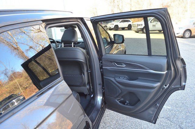 New 2025 Jeep Grand Cherokee Limited image 29