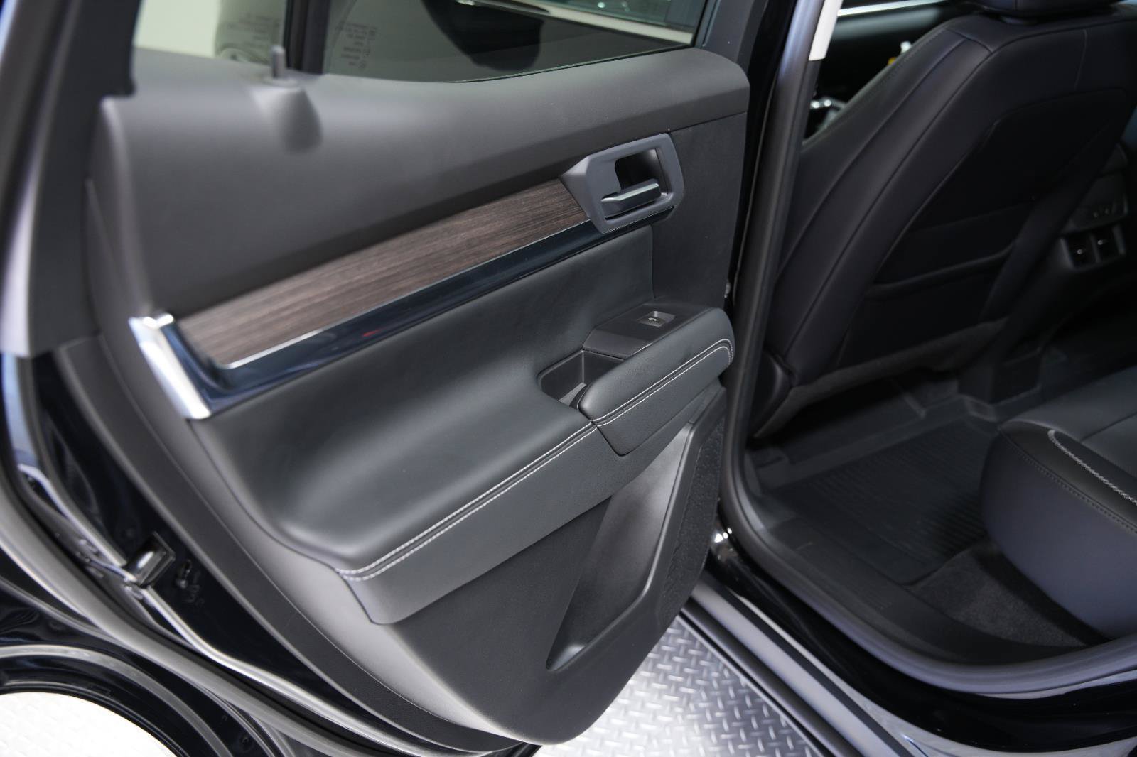 New 2026 GMC Terrain Denali w/ LPO, Floor Liner Package AWD/4WD image 32