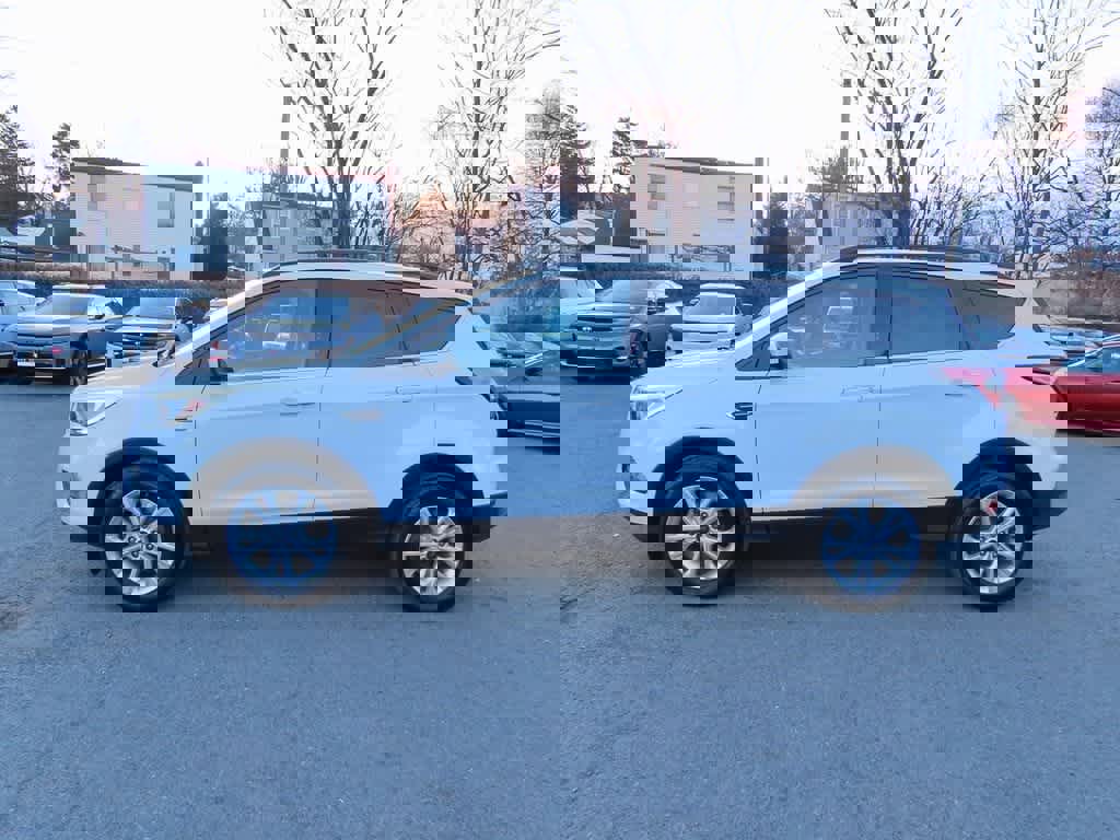 Used 2018 Ford Escape SE image 3