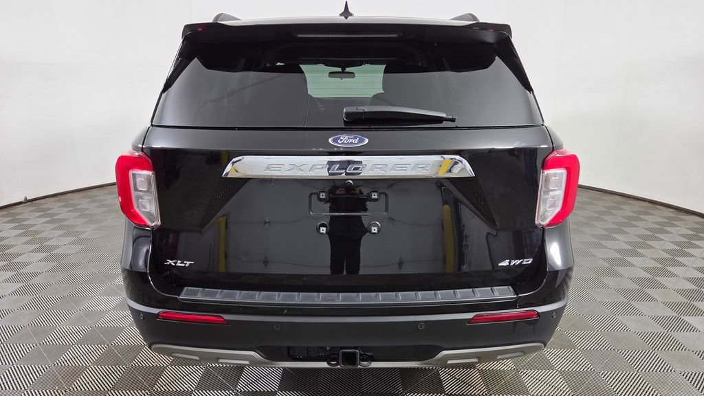 Used 2023 Ford Explorer XLT w/ Equipment Group 202A image 8