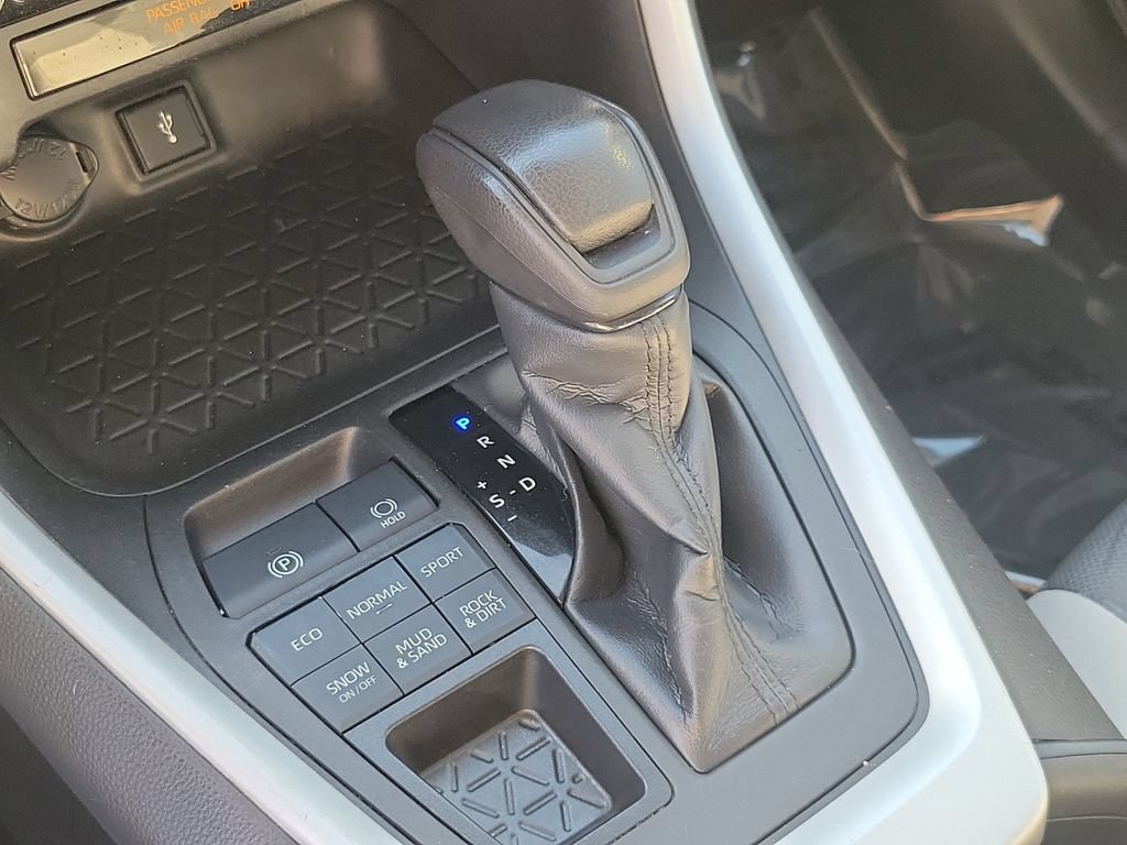 Used 2021 Toyota RAV4 XLE w/ Convenience Package AWD/4WD image 28