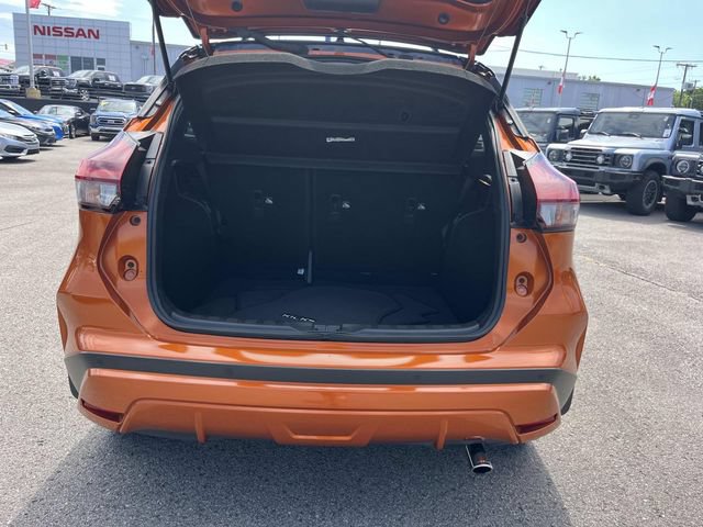 Used 2023 Nissan Kicks SR w/ SR Premium Package FWD image 12