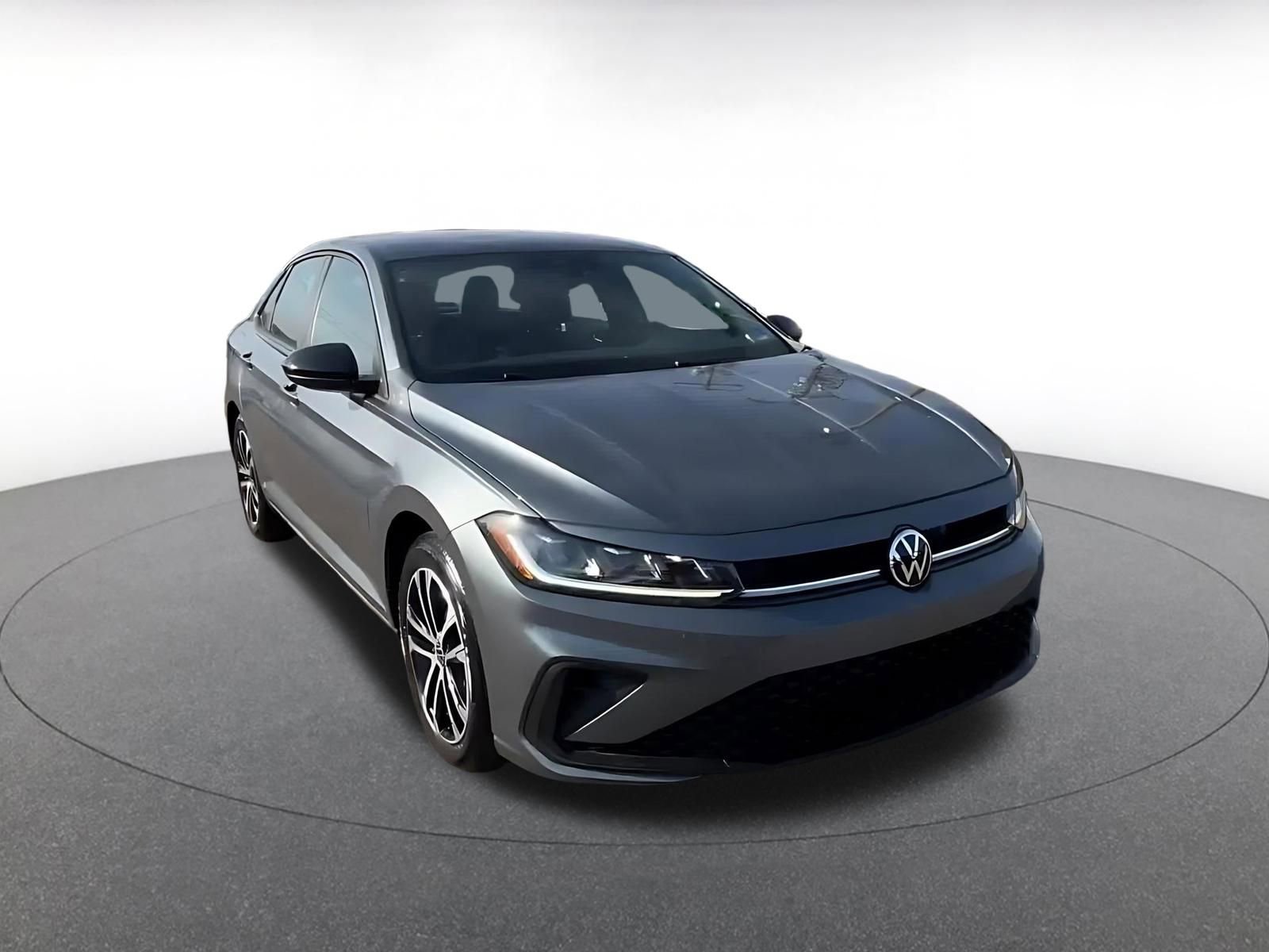 Used 2025 Volkswagen Jetta Sport image 3