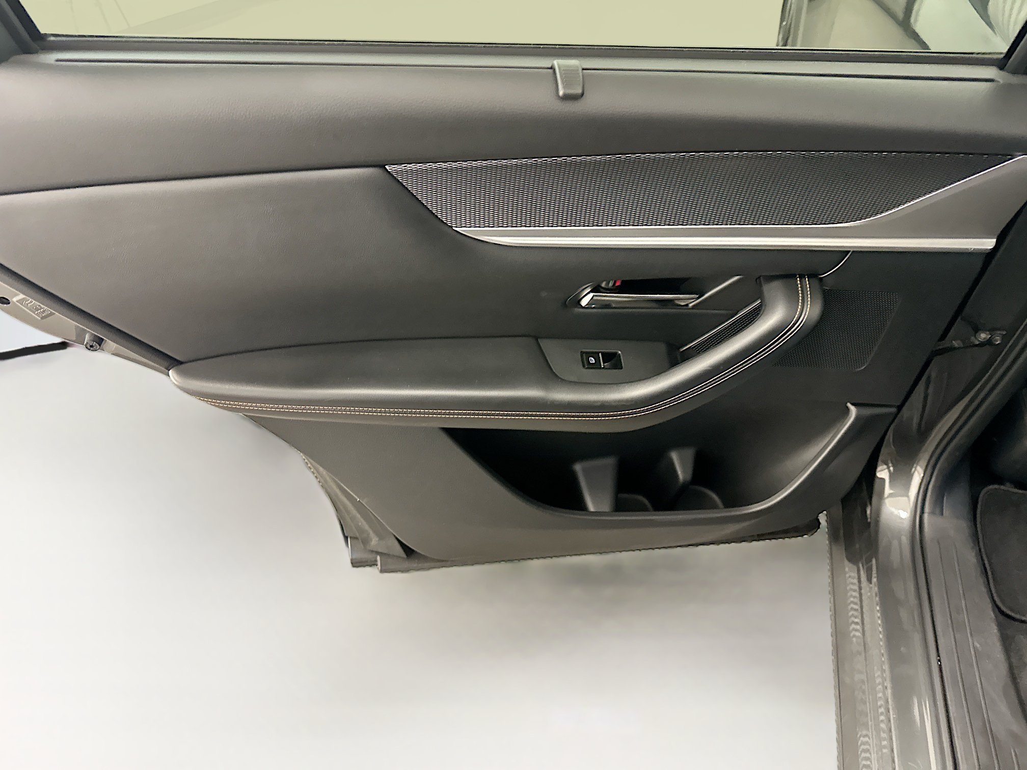 Used 2024 MAZDA CX-90 Plug-In Hybrid w/ Premium Pkg AWD/4WD image 26