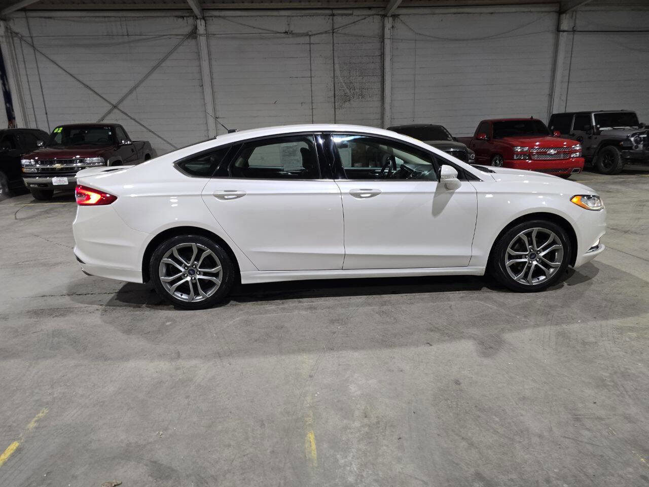 Used 2017 Ford Fusion SE w/ Equipment Group 201A image 16