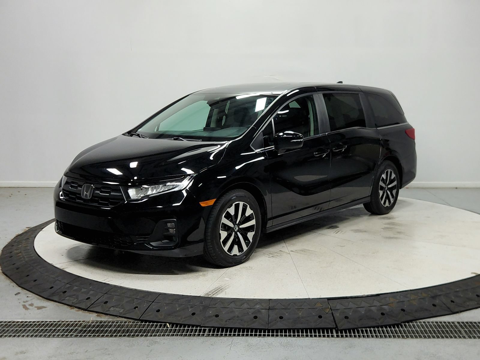 Used 2025 Honda Odyssey EX-L image 4