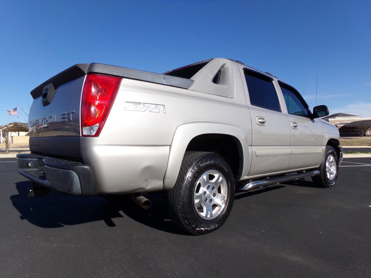 Used 2005 Chevrolet Avalanche Z71 w/ Sun And Sound Package image 27