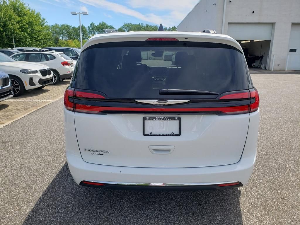 Used 2022 Chrysler Pacifica Touring-L FWD image 6