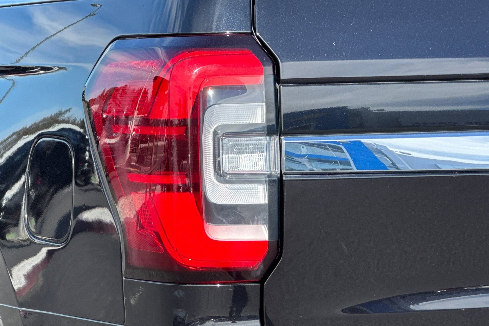 Used 2024 Ford Expedition Limited image 45