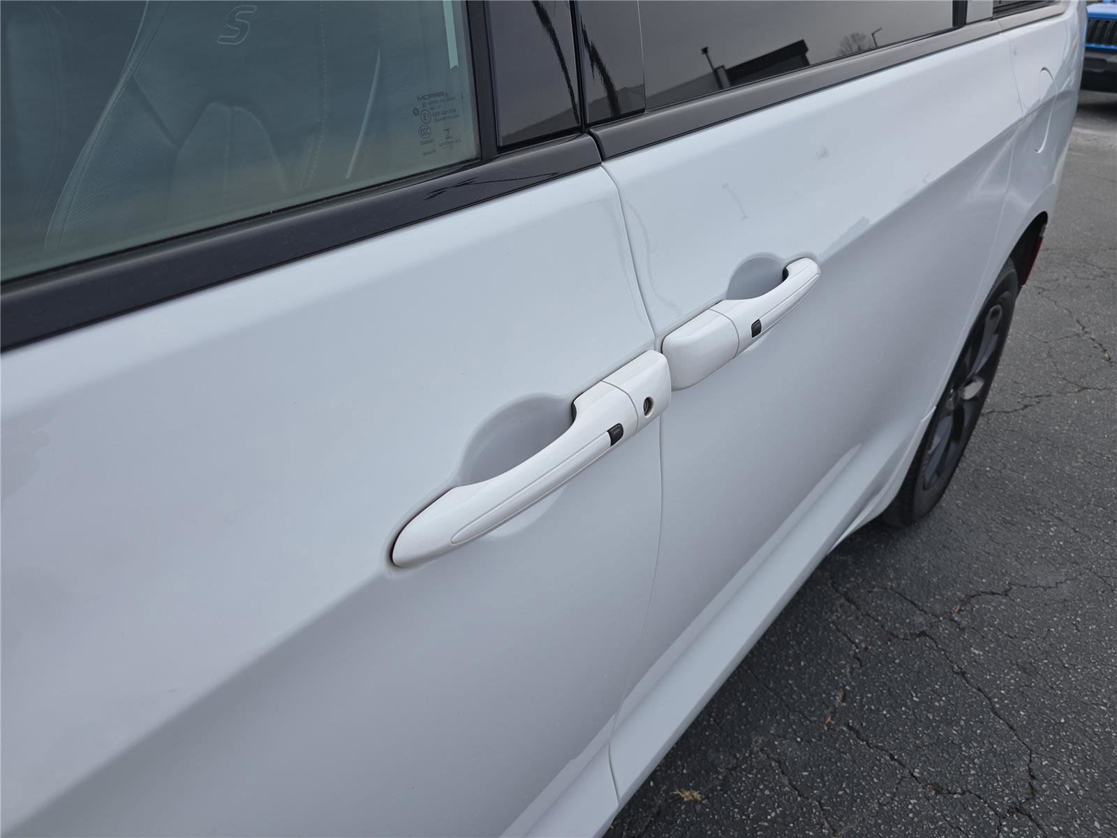 Used 2021 Chrysler Pacifica Limited w/ S Appearance Package image 13