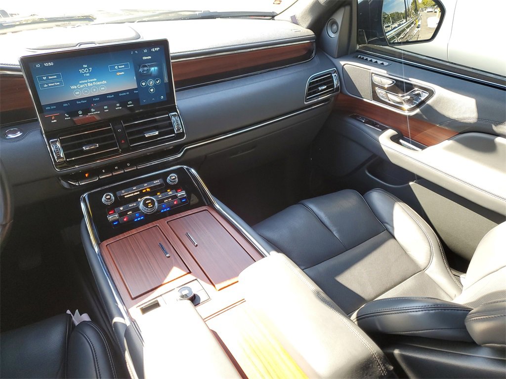 Certified 2024 Lincoln Navigator Reserve w/ Monochromatic Package image 16