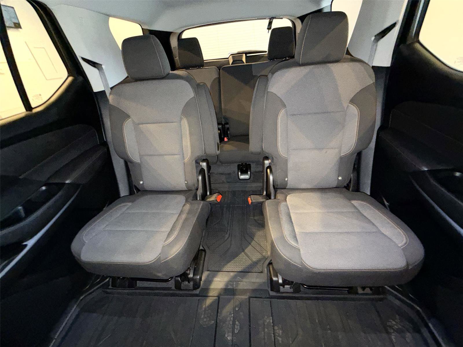 Used 2020 Chevrolet Traverse LT w/ Driver Confidence II Package image 23