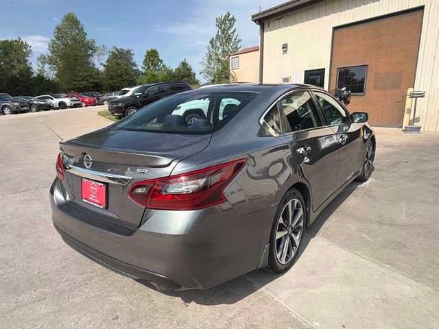 Used 2017 Nissan Altima 2.5 SR FWD image 3