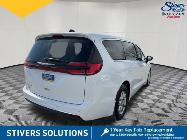 Used 2024 Chrysler Pacifica Touring-L image 5