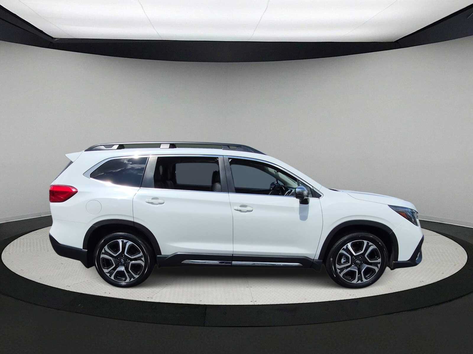 Used 2023 Subaru Ascent Limited w/ Technology Package AWD/4WD image 9