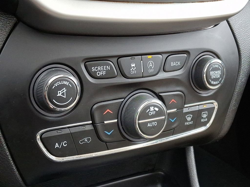 Used 2017 Jeep Cherokee Limited w/ Luxury Group image 17