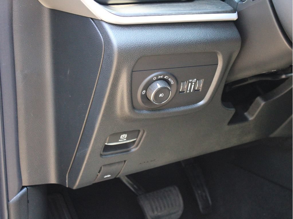 New 2026 Jeep Grand Cherokee L Limited w/ Limited Altitude Package AWD/4WD image 15