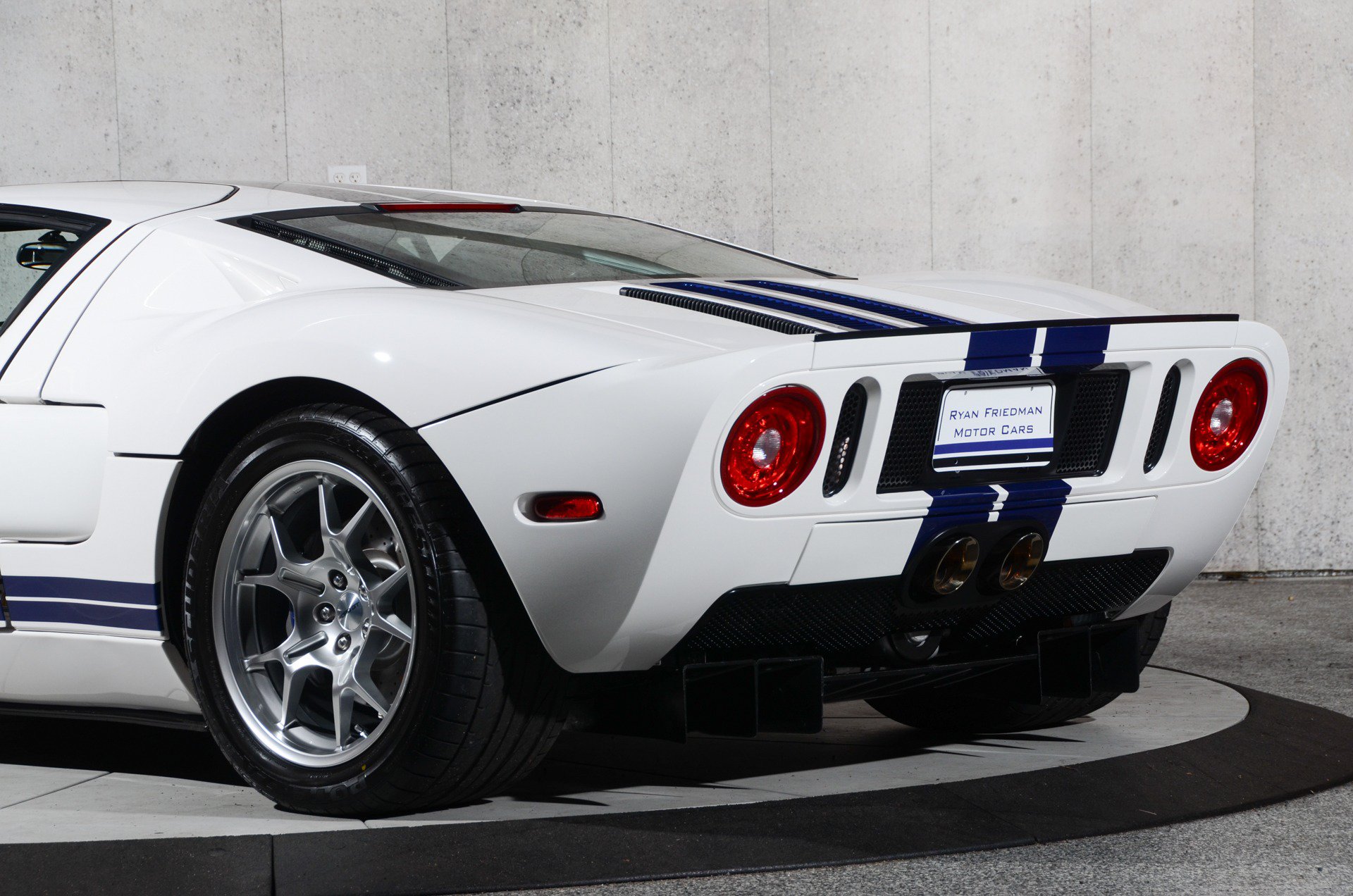 Used 2006 Ford GT RWD image 27