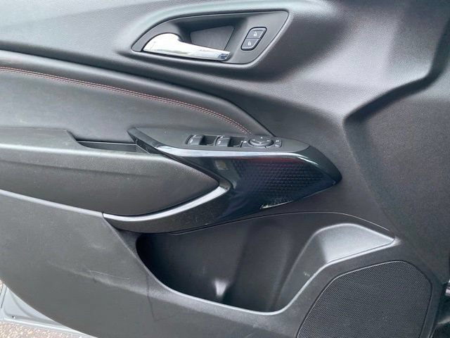 Used 2024 Chevrolet Trax RS w/ Sunroof Package FWD image 20