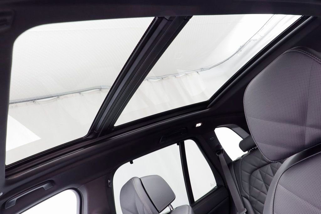 New 2026 BMW X5 M60i w/ Executive Package image 14