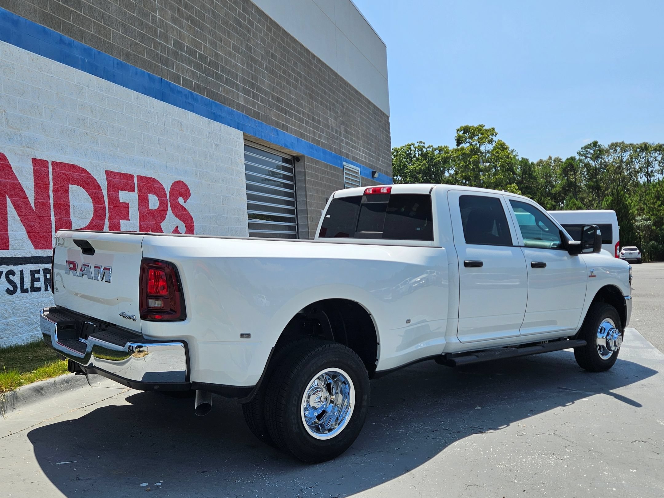 New 2026 RAM 3500 Tradesman AWD/4WD image 7