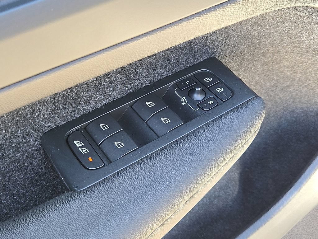 Certified 2023 Volvo C40 Recharge Core AWD/4WD image 22