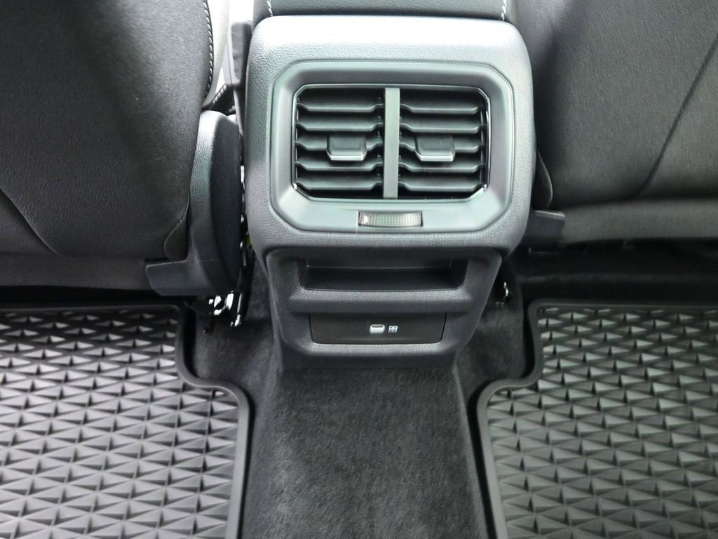 New 2025 Volkswagen Taos SE image 23