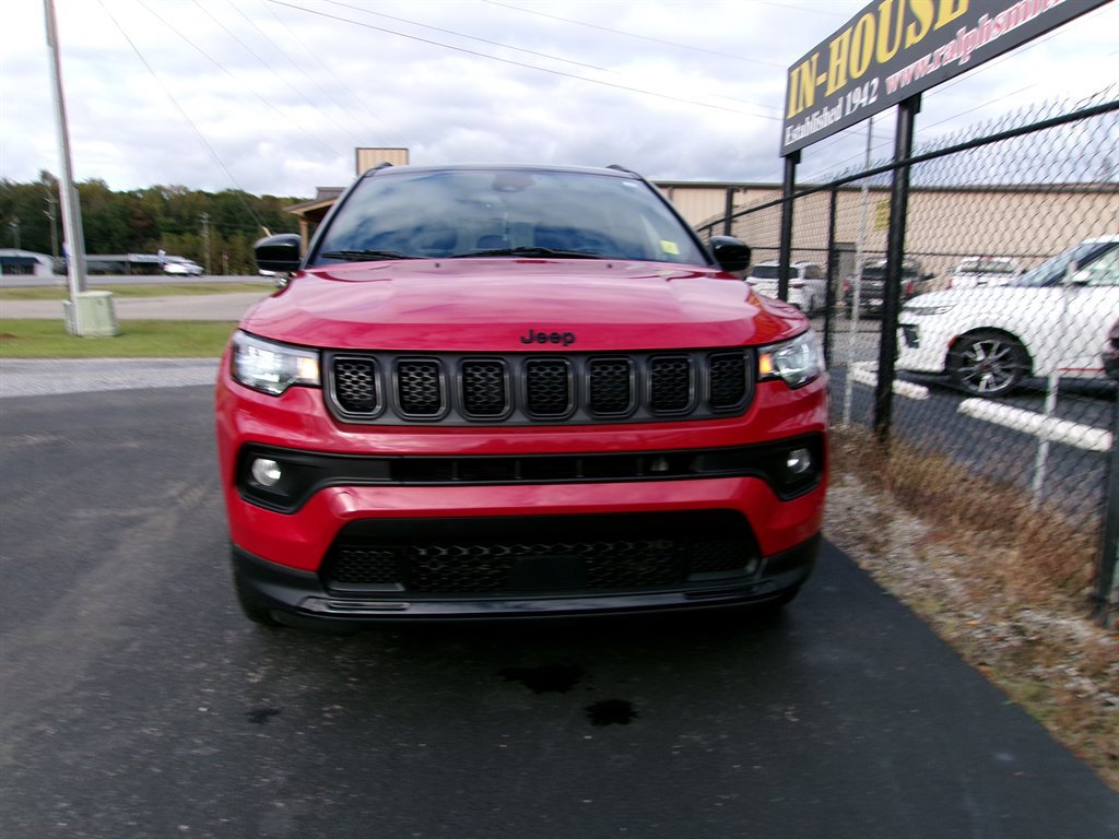 Used 2023 Jeep Compass Latitude w/ Sun and Sound Group image 4