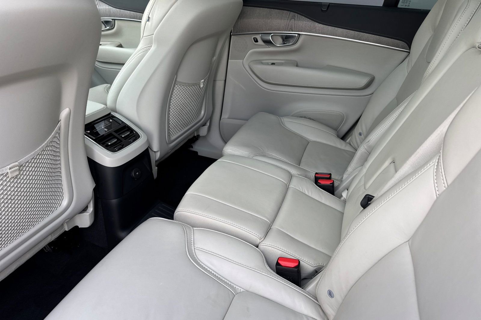 Used 2023 Volvo XC90 T8 Ultimate w/ Protection Package Premier AWD/4WD image 12