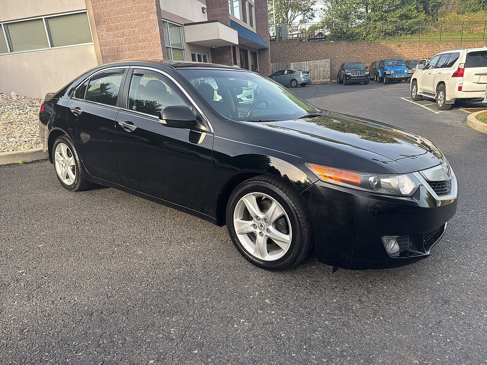 Used 2009 Acura TSX w/ Technology Package FWD image 2