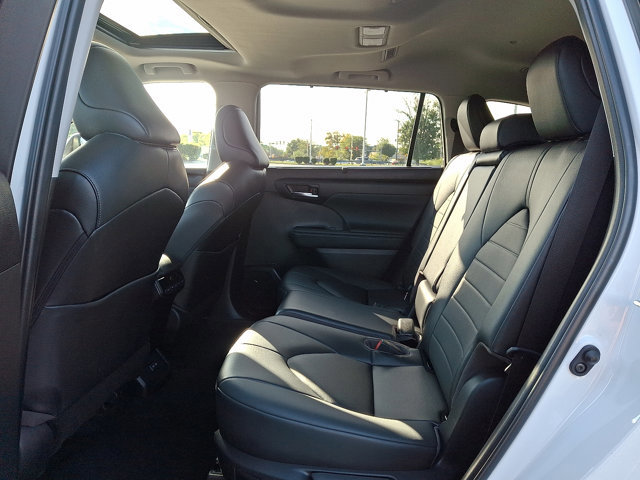 Used 2023 Toyota Highlander XLE image 10