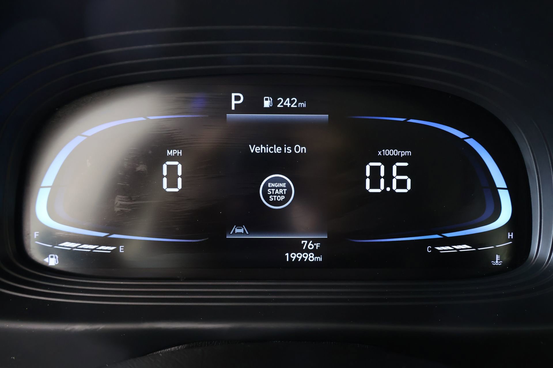 Used 2024 Hyundai Venue SEL FWD image 4