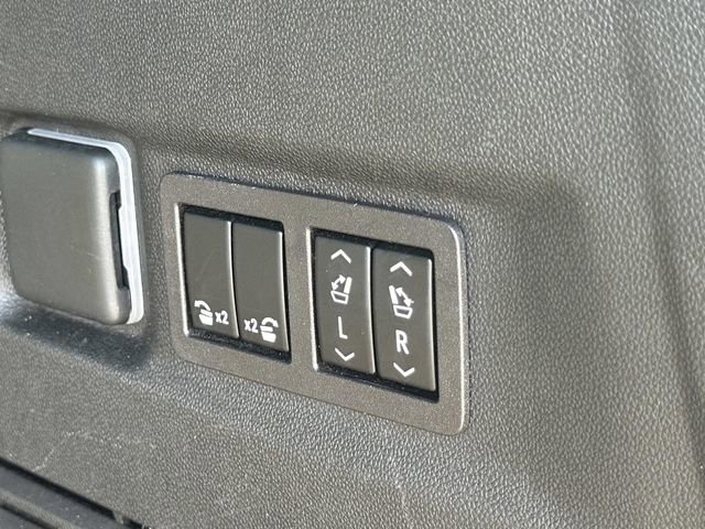 Used 2023 Chevrolet Suburban Z71 w/ Luxury Package image 16