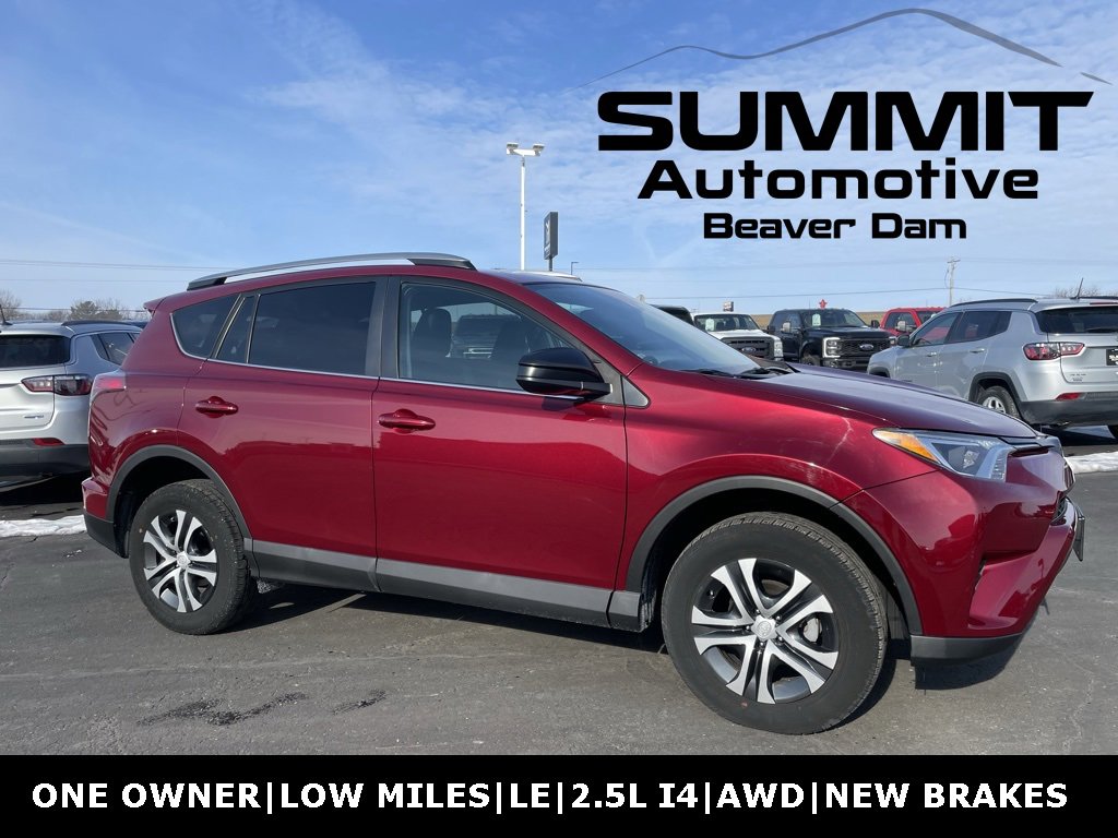 Used 2018 Toyota RAV4 LE video 1