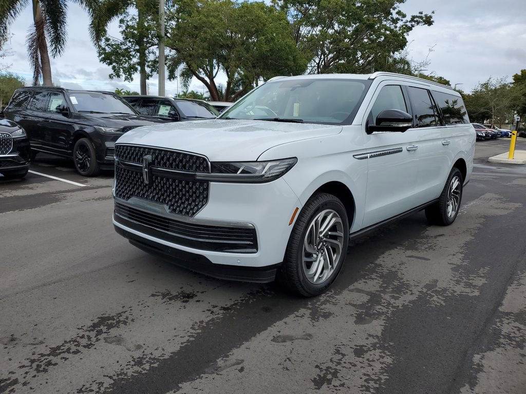 New 2025 Lincoln Navigator L Reserve image 2