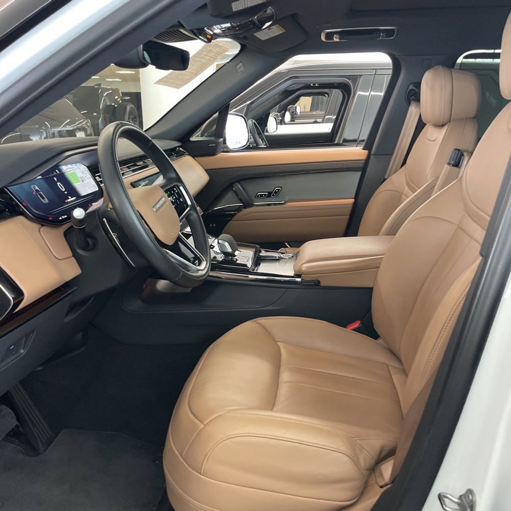 Used 2024 Land Rover Range Rover Sport SE image 4